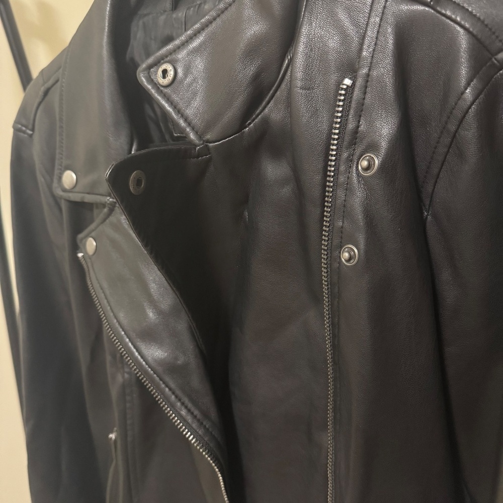 Women’s black faux leather jacket (Gap size small) - Picture 4 of 6